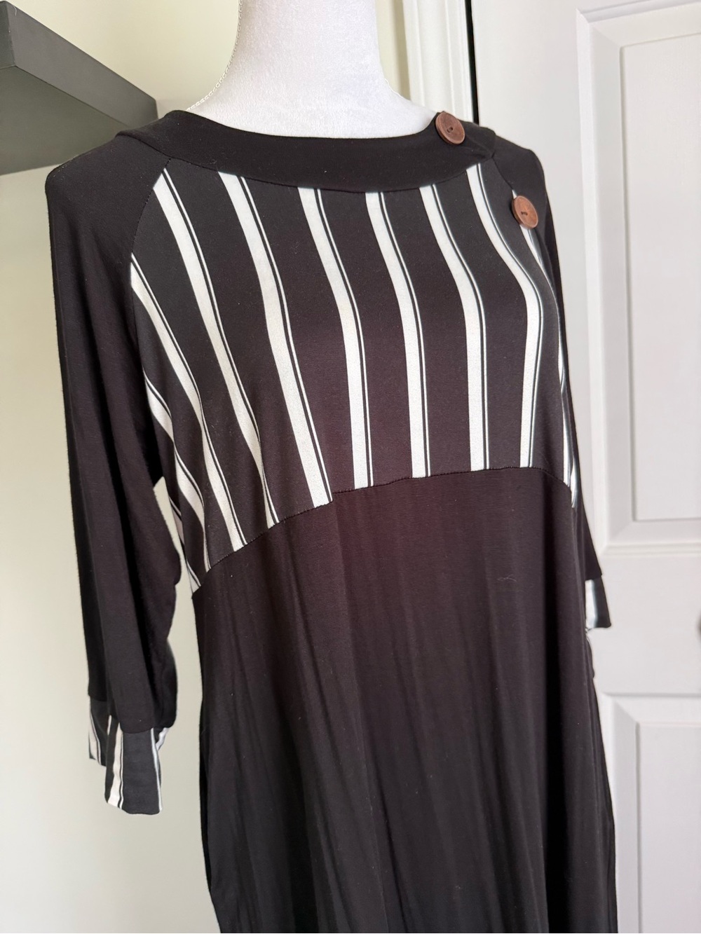 Celeste Black and White Striped butter soft  Maxi Dress sz Medium - Picture 3 of 4